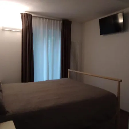 White Edelweiss Apartment *